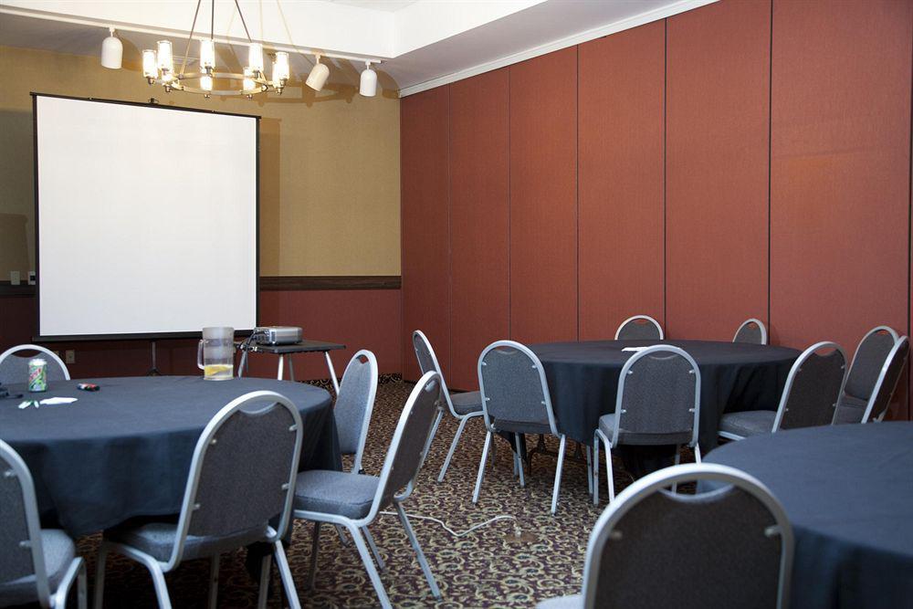 Holiday Inn Hotel & Suites 오와토나 시설 사진