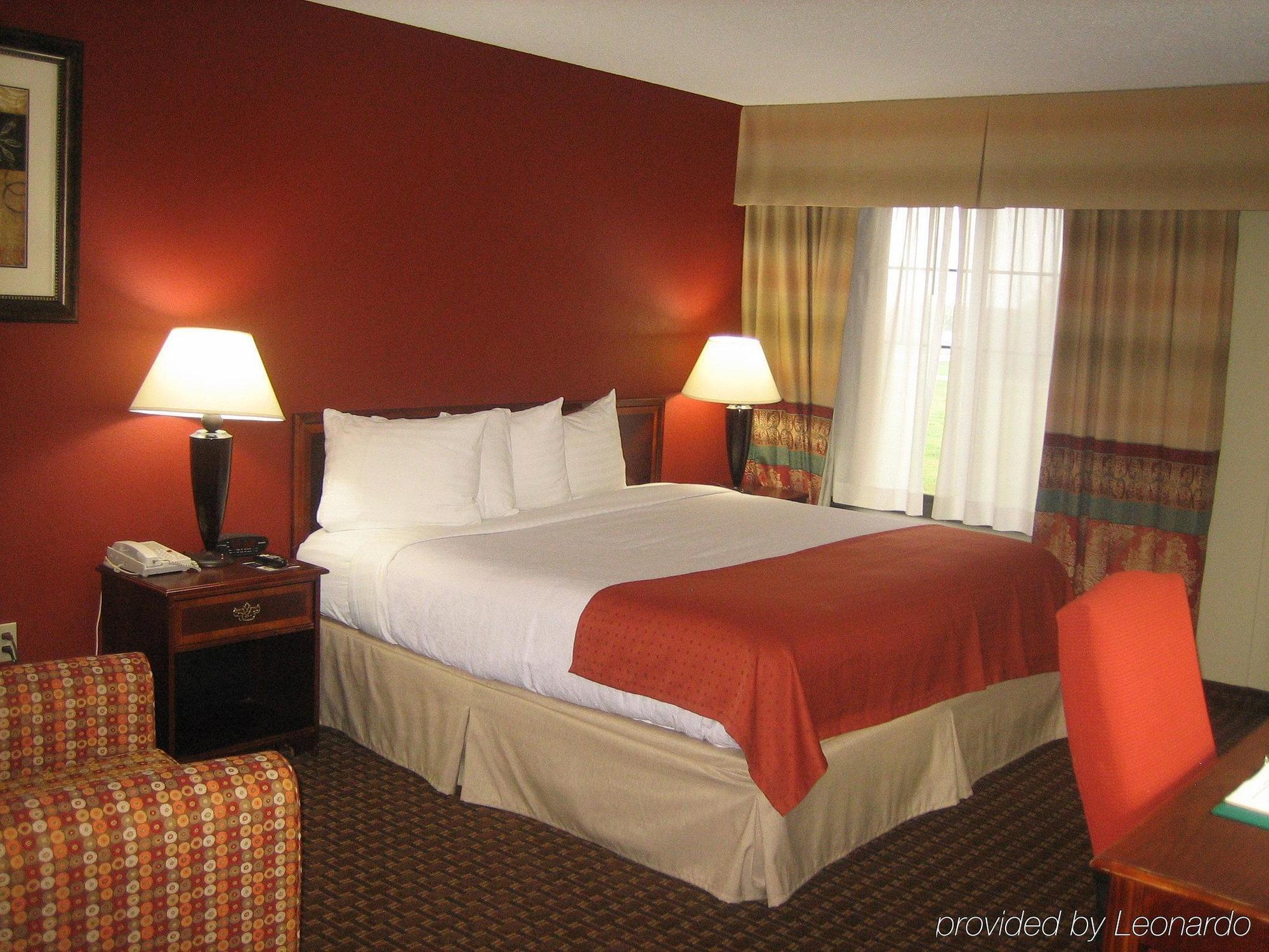 Holiday Inn Hotel & Suites 오와토나 객실 사진