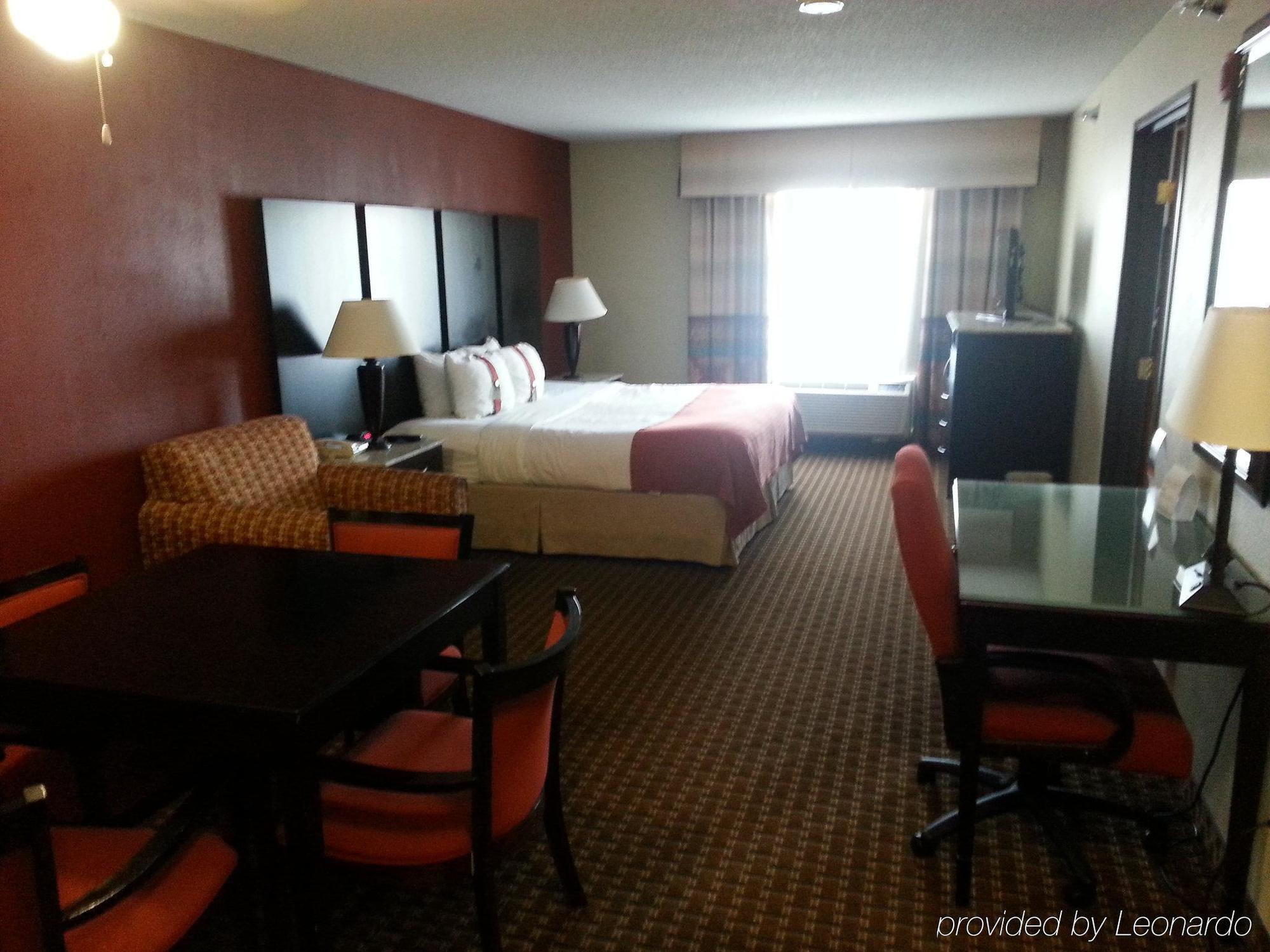 Holiday Inn Hotel & Suites 오와토나 외부 사진