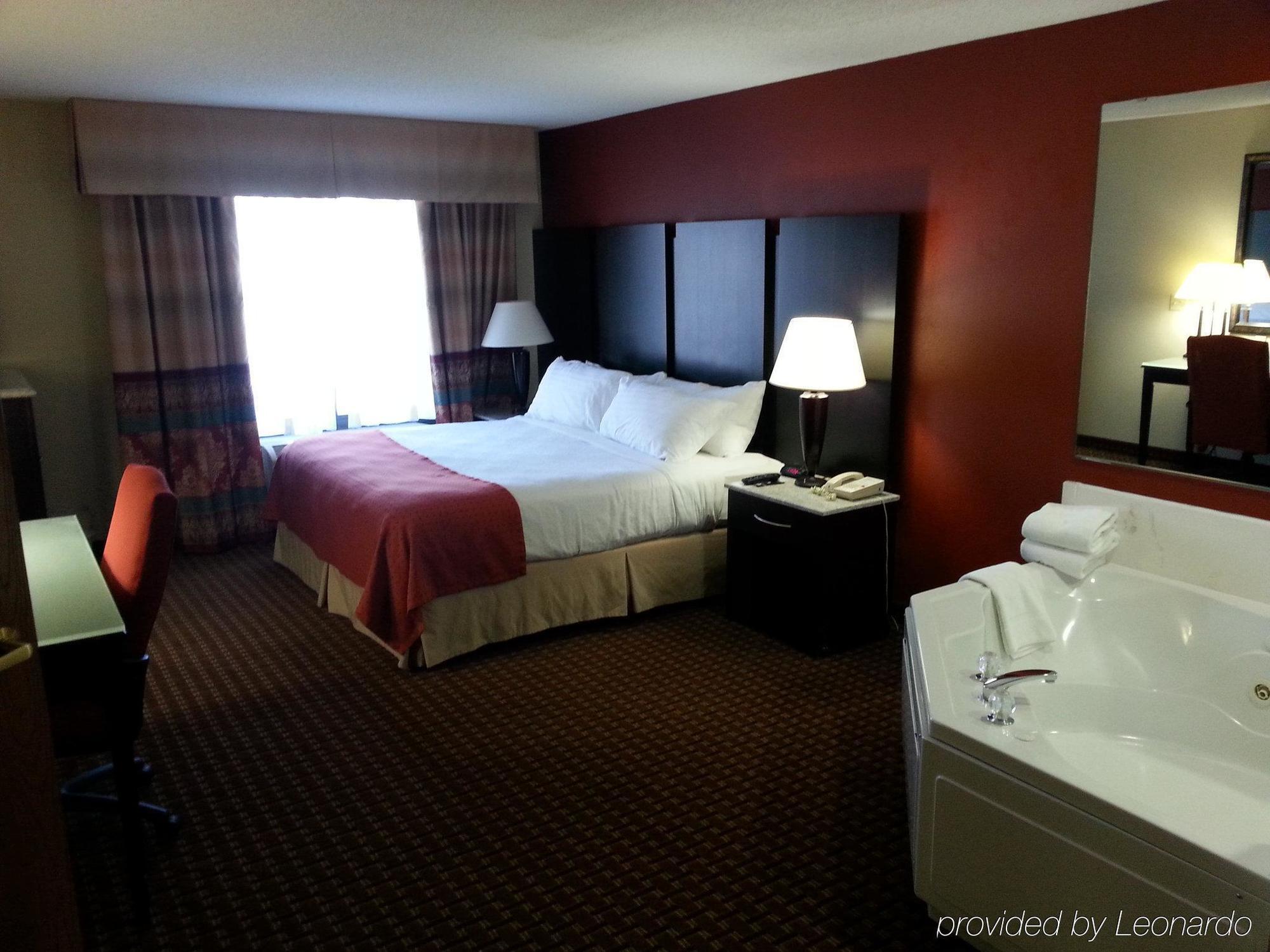 Holiday Inn Hotel & Suites 오와토나 외부 사진