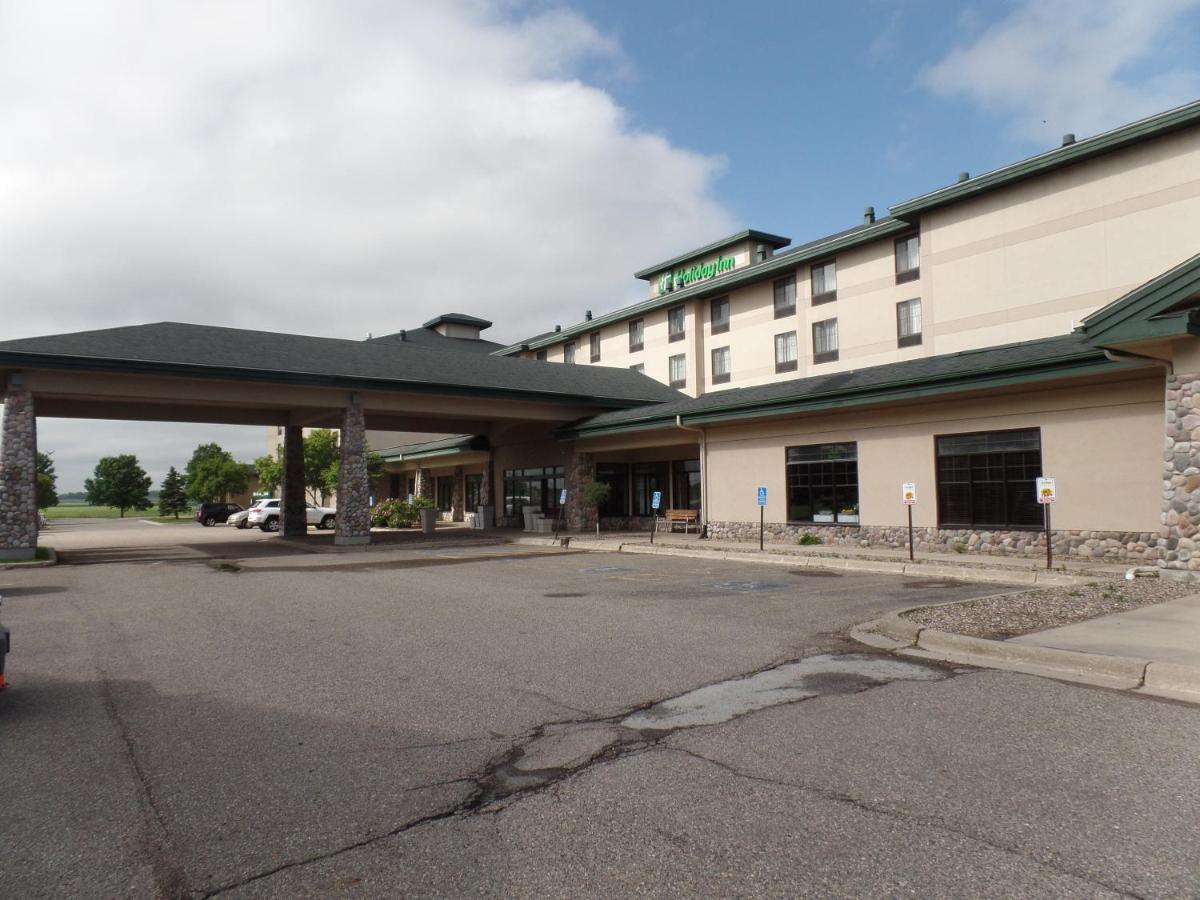 Holiday Inn Hotel & Suites 오와토나 외부 사진