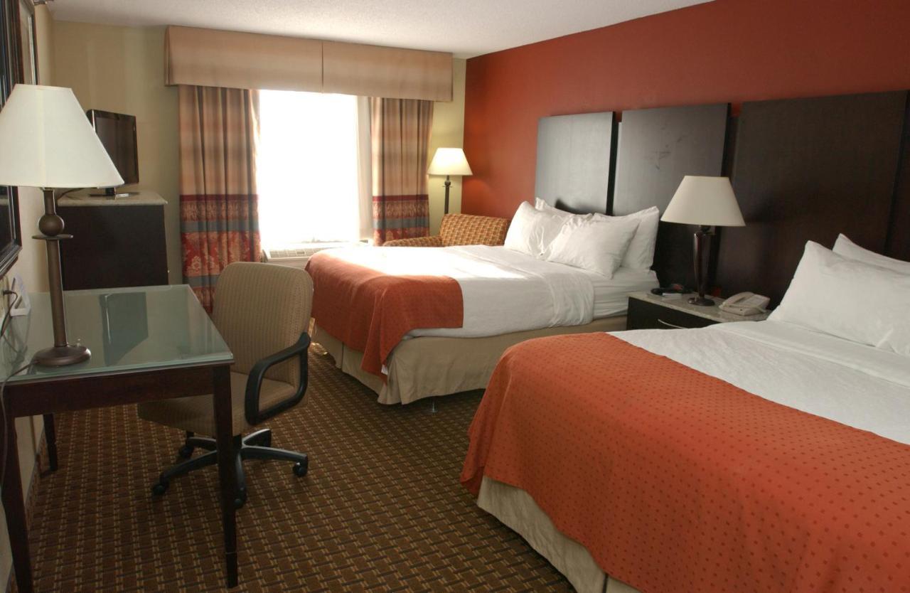 Holiday Inn Hotel & Suites 오와토나 외부 사진