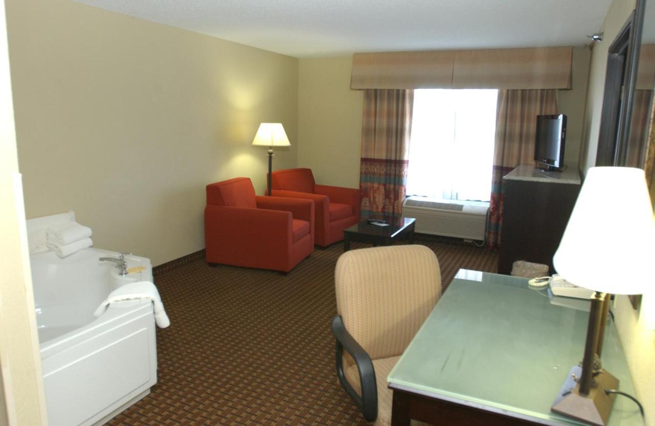 Holiday Inn Hotel & Suites 오와토나 외부 사진