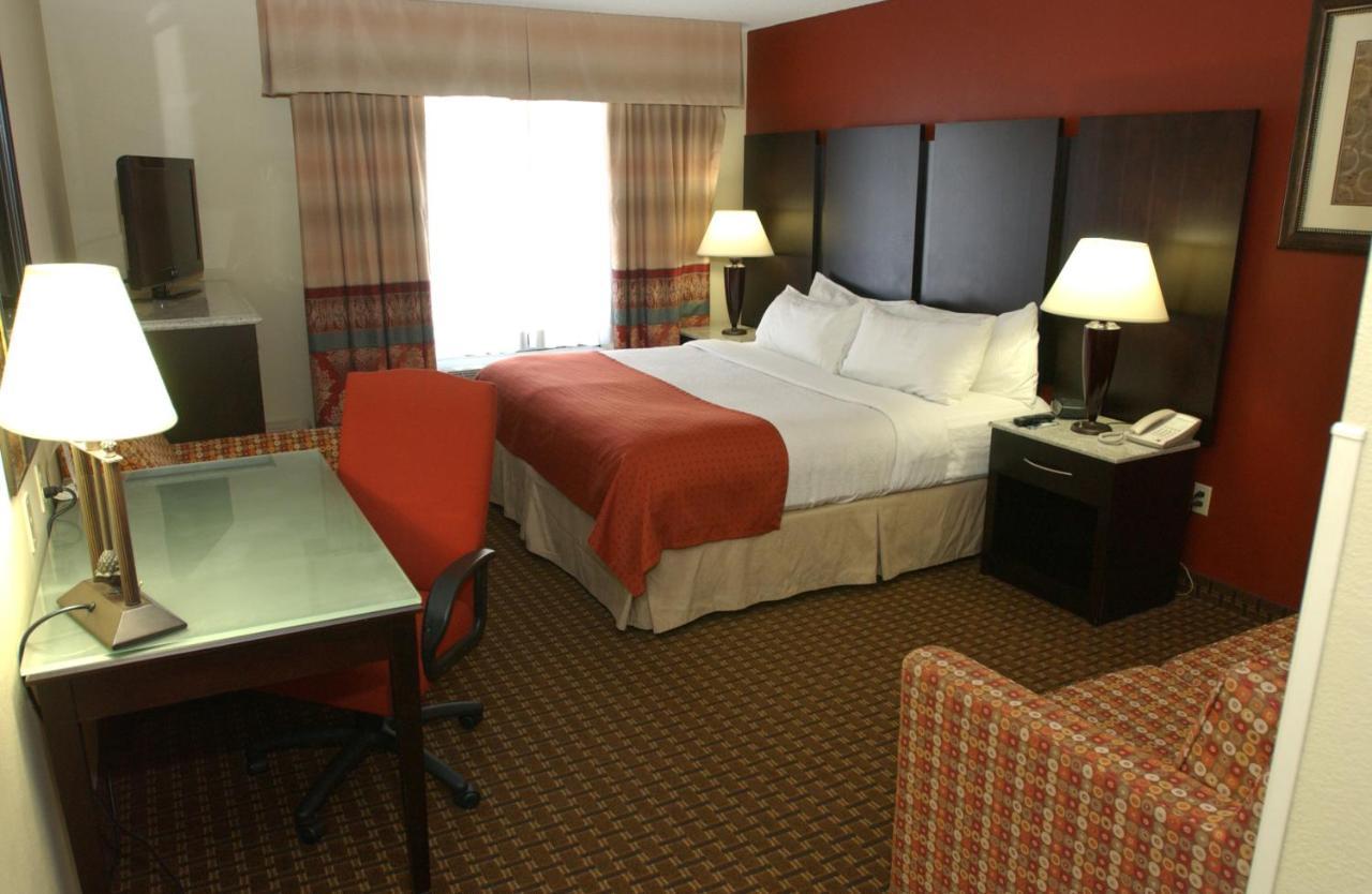 Holiday Inn Hotel & Suites 오와토나 객실 사진